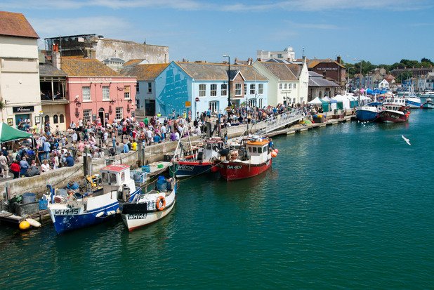 Dorset Seafood Festival е сред най-големите фестивали за морска кухня в Южна Англия. Той се провежда на брега на Уеймът, графство Дорсет и наближава: 11-12 юли, 2015-та