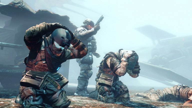 Killzone 5
Серията Killzone винаги се е приемала добре и се продава достатъчно, за да гарантира продължението си, но никога не стана онзи суперхит, който да завладее света. Последната засега част беше Killzone: Shadowfall, която беше страхотно премиерно заглавие на PS4. Въпреки това, оттогава разработчиците от Guerrilla Games направиха само феноменалната Horizon: Zero Dawn.
Успехът на тази игра накара мнозина да повярват, че нова игра с марка Killzone внезапно изглежда малко вероятна. Sony обаче няма да остави серията Killzone да умре. Това е надеждна игра по отношение на продажбите и работи чудесно като заглавие за премиера на нови системи. Имайки предвид това, смятаме, че Guerrilla Games работи върху нова Killzone част, която ще се появи заедно с PS5. Не е тайна, че Sony иска мултиплейър заглавие, което да се конкурира с големите играчи в жанра, и следователно може да заложи на доказан боец като Killzone.