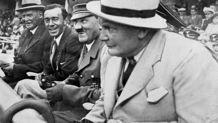Кондукторът видя жена да се бръсне в купето: Как любимата спортистка на фюрера се оказа мъж
