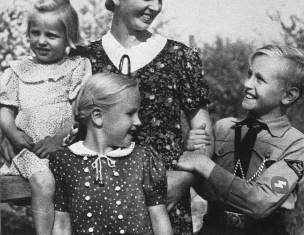 Mutter mit Kindern