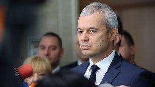 "Възраждане", "Величие" и МЕЧ са се подписали