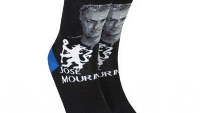 Според изображението на чорапите, Моуриньо вече не е Специалния, а Тъжния...