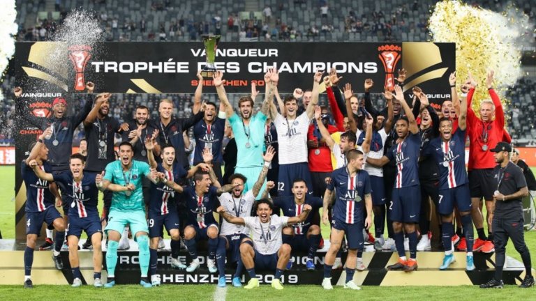 Френският шампион ПСЖ започна новия сезон с трофей. Парижани грабнаха Суперкупата на Франция след победа с 2:1 над Рен в Китай.
