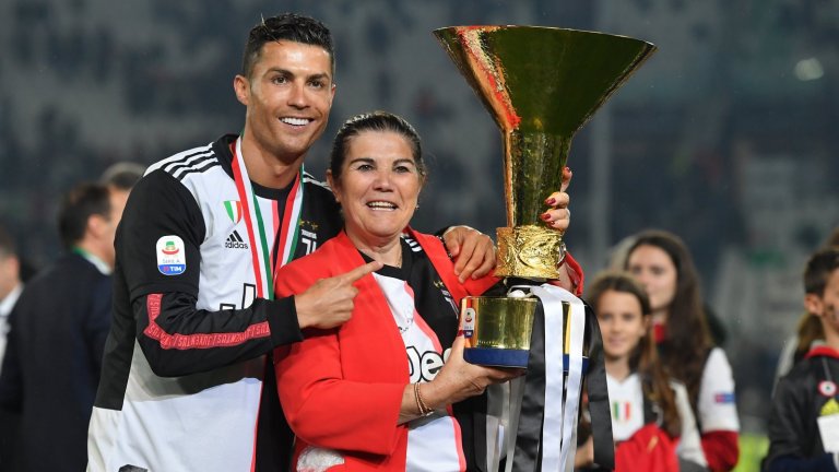 Майката на Кристиано каза къде иска да играе синът ѝ