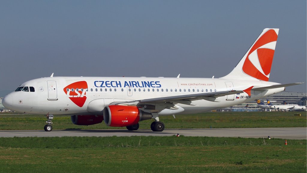 CSA_Czech_Airlines_Airbus_A319_KvW