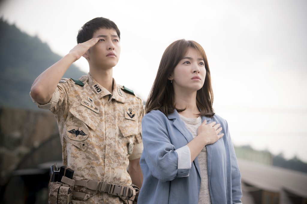 
9. \"Descendants of the Sun\" - Изненадващо или не, тази година отбеляза ръст в интереса към южнокорейската телевизия и това е един от сериалите, които придобиха популярност в цяла Азия.
