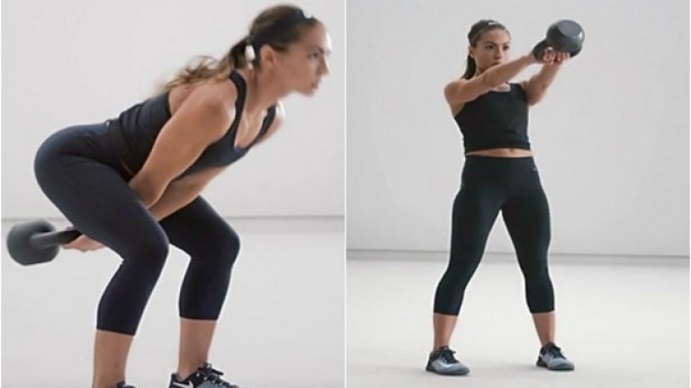 Размах с кетълбел – 35 сек
Дръжте гърба си изправен, гърдите изпъчени и раменете свити. Оставете кетълбелът да отиде възможно най-назад, след което с движение на бедрата отново го изтласкайте напред.