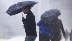 Бури, дъжд и сняг блокираха части от Западните Балкани