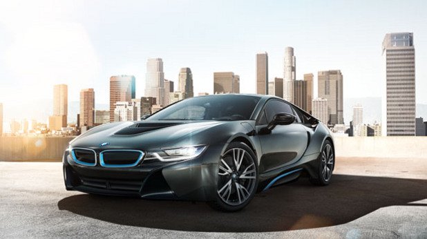 BMW i8
Новата гордост на BMW има дизайн, сякаш дошъл от бъдещето, а и динамичните му показатели са такива – 4,4 секунди за спринта от 0 до 100 км/ч. Точно i8 е голямата стъпка на BMW в развитието и използването на хибридните технологии.
