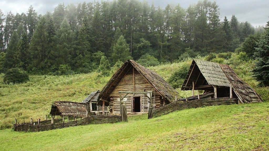 1280px-Celtic_settlement-Open-Air_Archaeological_Museum_Liptovska_Mara_-_Havranok,_Slovakia_1