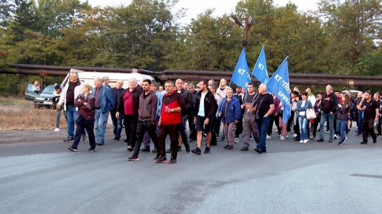 Протестиращите очакват за преговори представители на властта на място