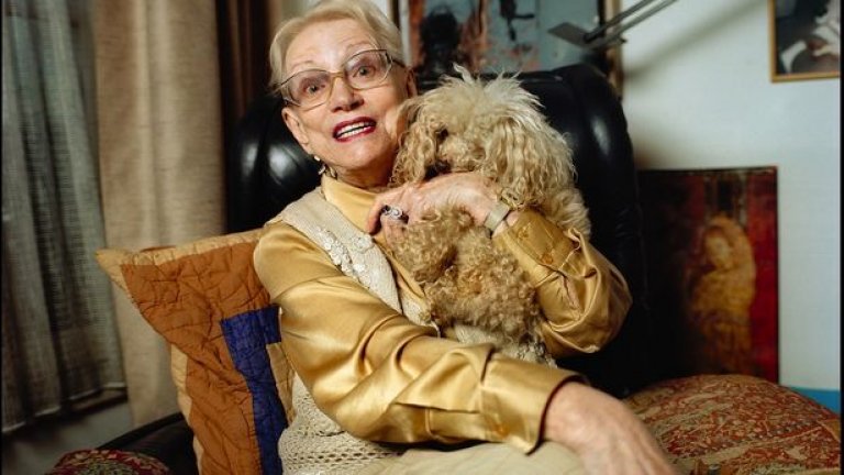 Авторитетният френски изследовател Мишел Фуко изчерпателно анализира дисциплинарните практики в нашите модерни общества. В тях отклонените от нормата (а тя е условна) индивиди се изолират и преминават в друг режим на функциониране.