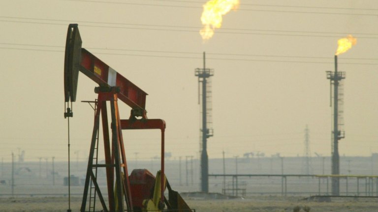 Спадът в цените на петрола за ден е най-голям от 1991 г. и войната в Персийския залив насам