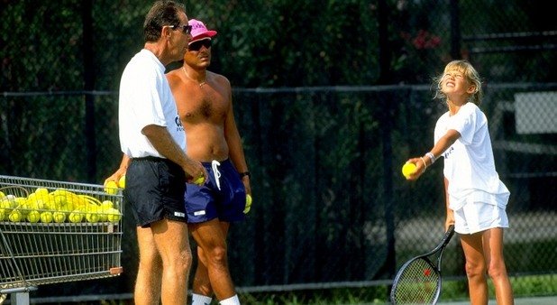1990 - Ник Болетиери тренира малката Ана в академията си във Флорида
