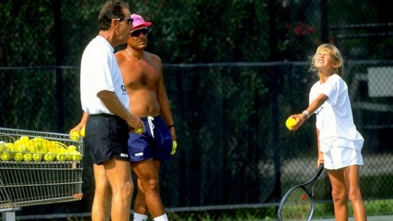 1990 - Ник Болетиери тренира малката Ана в академията си във Флорида