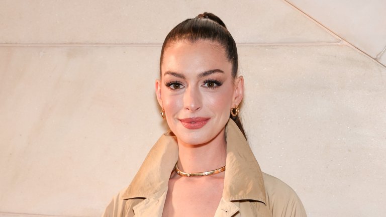 Нито през своите 20, нито през 30-те години Хатауей успява да се почувства уверена