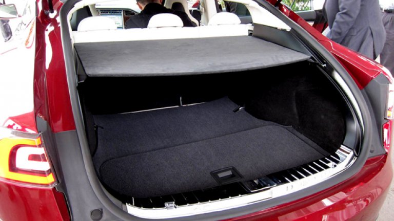 Багажникът е дълъг като при по-старите американски комби модели