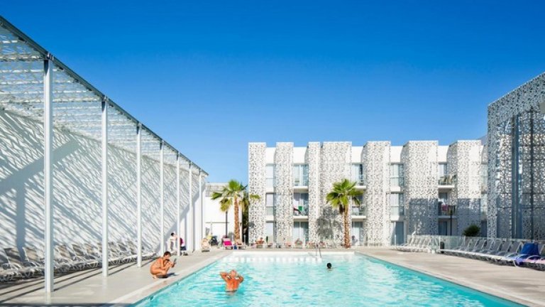 Jacques Ferrier Architecture и хотел Nakаra 4 в Кап Дагд, Франция