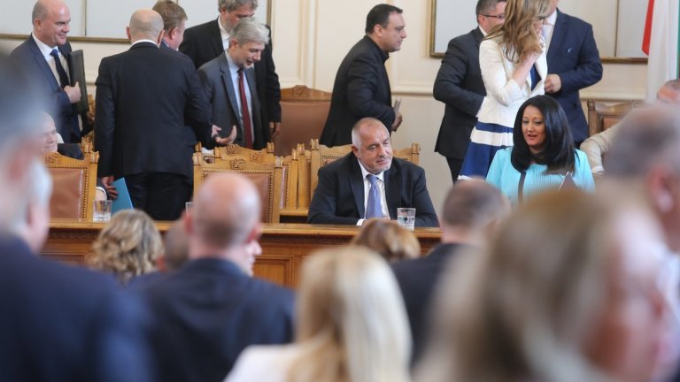 Корнелия Нинова обвини управляващите, че изолирали преиздентството от председателството