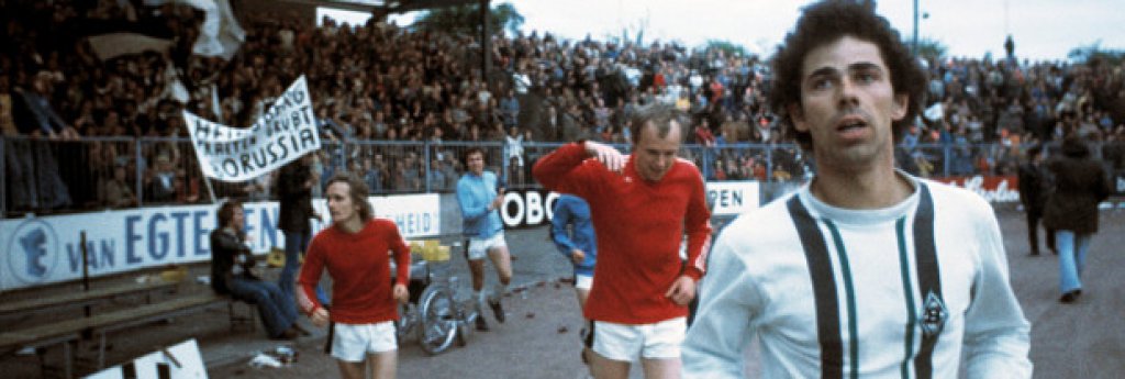 Алан Симонсен донася Купата на УЕФА на Борусия (Мьонхенгладбах)
от дузпа на финала през 1979 г. срещу Цървена звезда.