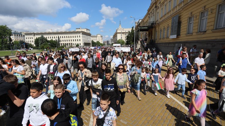 Празничното шествие за 24 май в София (снимки)