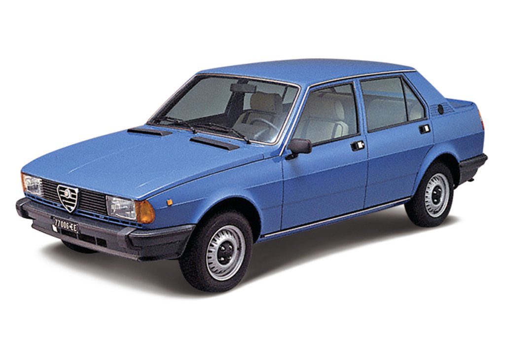 1977: Giulietta
Модерни времена, модерен дизайн. Ниската предна и високата задна част отличават Giulietta от Giulia. Скоростната кутия до задния мост (transaxle) осигурява добър баланс на ходовата част.