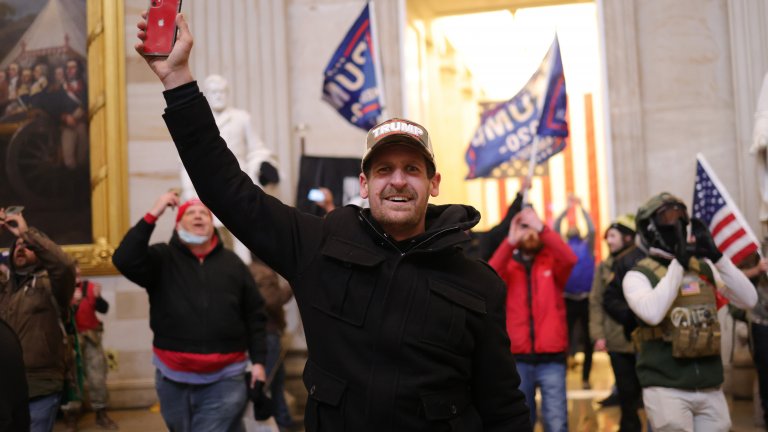 Кой щурмува американския Конгрес