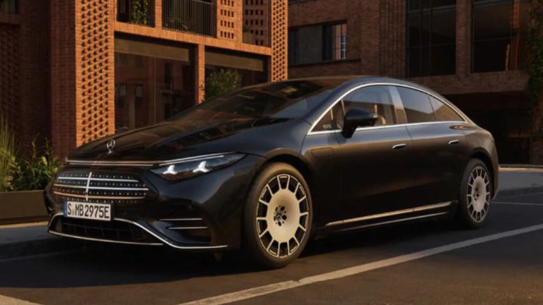 Mercedes-Benz EQSПри Mercedes-Benz няма компромиси – пробегът на Mercedes-Benz EQS надхвърля 720 километра. И носи лукса, който е характерен за бранда и за всички автомобили без значение от двигателя.