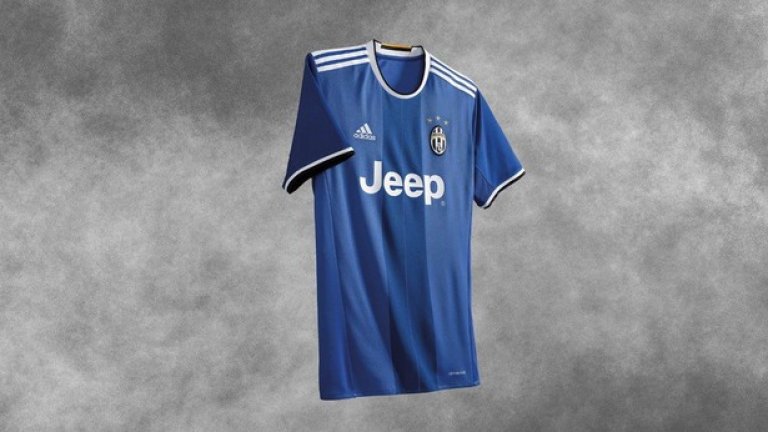 Тениската за гостуващите мачове за 2016/17 се отличава с дизайн в два тона синьо, създаващ динамичен ефект, който напомня на тениската за домакинските мачове