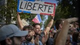 Въпреки протестите над 60 на сто от френските граждани одобряват задължителните ваксини за здравните работници