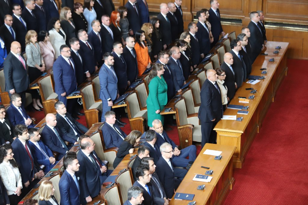 "Кълна сеееее... никога да не предавам тееееб!"