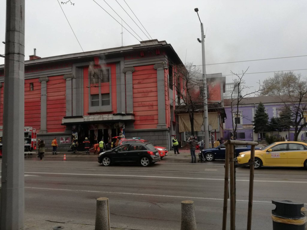 Гори покривът на Син Сити