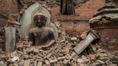 Вижте в галерията някои от най-известните архитектурни паметници - преди и след земетресението