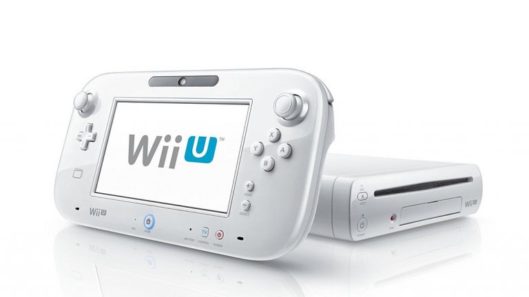 Wii U и първият ъпдейт

Бързайки да пусне новата си конзола навреме за празничния сезон, Nintendo започна производствения процес по Wii U без значителна част от нейния фърмуер (софтуера, вграден в устройството). Планът на компанията бе, че докато конзолите се сглобяват, софтуерният екип на Nintendo ще продължи да работи по фърмуера и ще го пусне като ъпдейт още първия ден, като така геймърите ще получат доста важни функции като Miiverse, eShop, интернет браузър и обратна съвместимост с Wii.

Във въпросния премиерен ден стотици хиляди геймъри наистина пуснаха конзолите си и действително получиха съобщение за системен ъпдейт. Стартирайки го, те зачакаха... и продължиха да чакат... за някои това чакане продължи цели два часа и половина, докато сървърите на Nintendo блокираха от заявки и не успяха да обслужат никого. На всичкото отгоре, някои изнервени потребители решиха да изключат конзолите си, за да прекратят процеса, което доведе до повреди на хардуера. Наистина едно злокобно начало на живота на новата система, което сякаш предначерта слабото й представяне.
