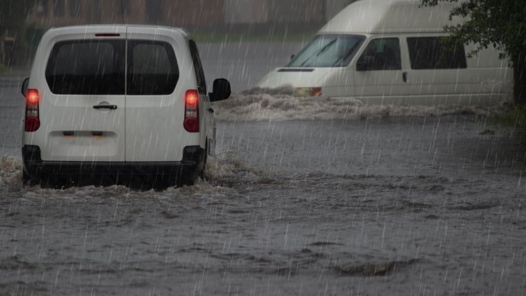 Наводнени са къщи, има отнесени автомобили (снимката е илюстративна)