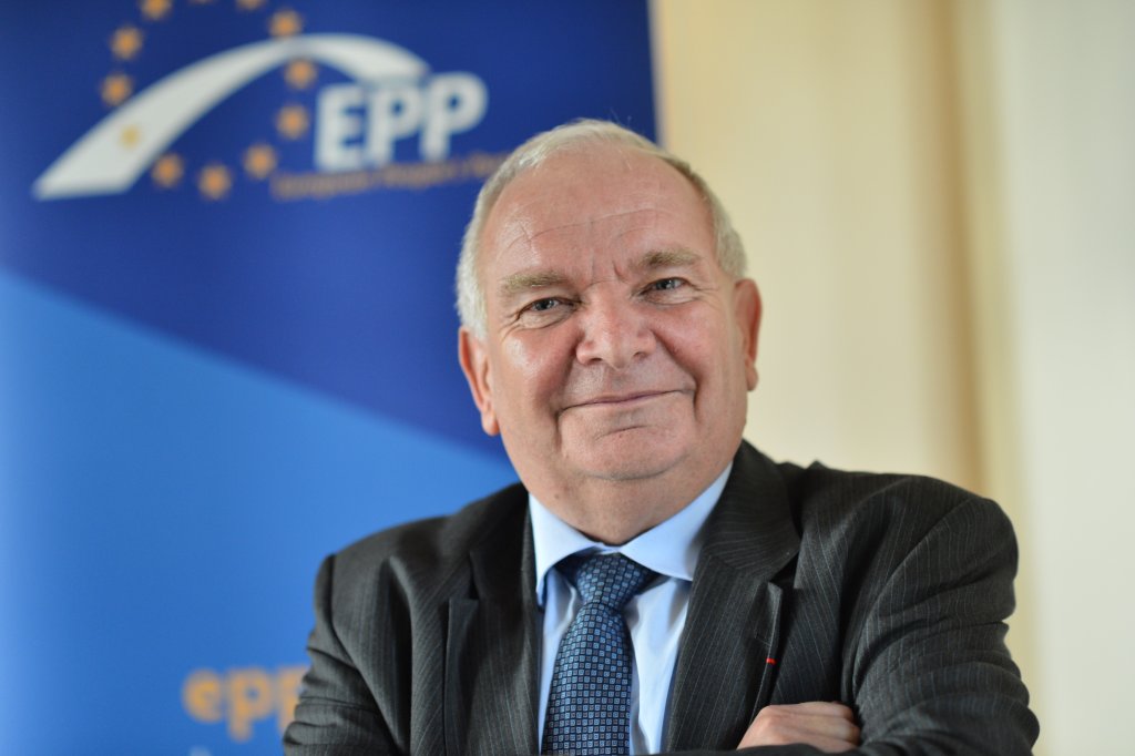y8uc_JosephDaul_1