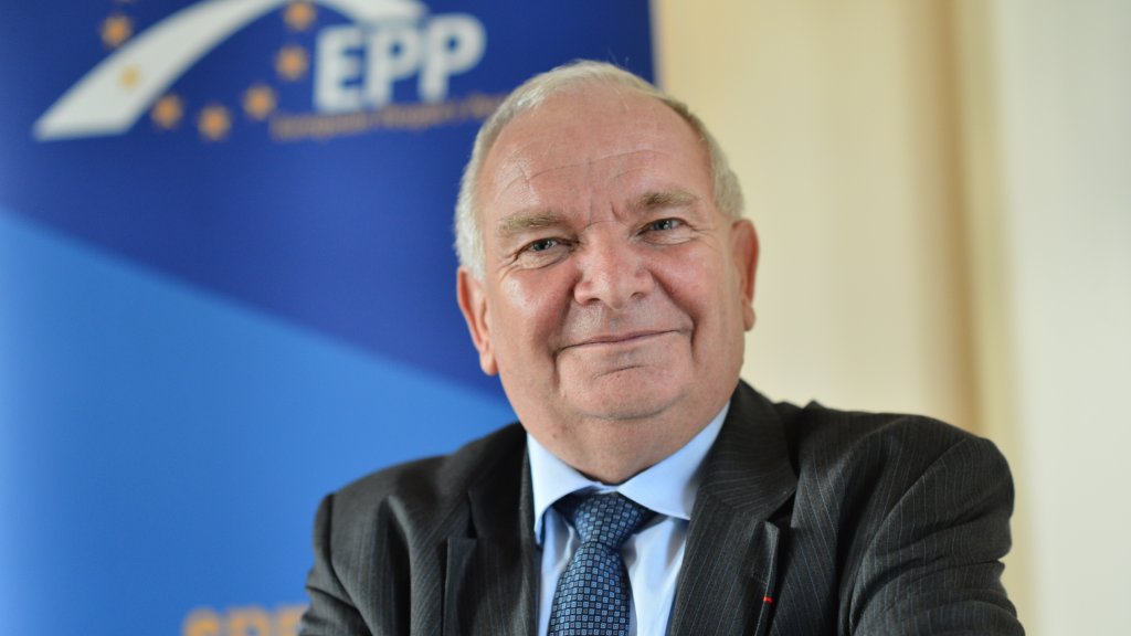 y8uc_JosephDaul_1