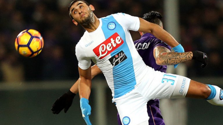 5. Фаузи Гулам, Наполи. През лятото Калиду Кулибали бе близо до Челси, но Наполи отказа оферта от 50 млн. паунда. Пред неаполитанци се задава нова борба, за да опази втората най-добра защита в Сериа А. Няколко гранда са насочили погледи към Стефан де Врай и Фаузи Гулам. Алжирският национал направи име в Сент Етиен, след което през 2014-а се премести в Италия. В борбата за него са Челси и Манчестър Юнайтед.