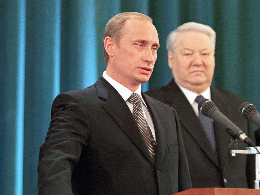 Vladimir_Putin_taking_the_Presidential_Oath,_7_May_2000