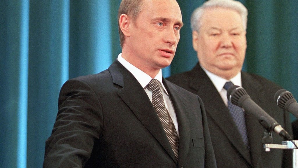 Vladimir_Putin_taking_the_Presidential_Oath,_7_May_2000