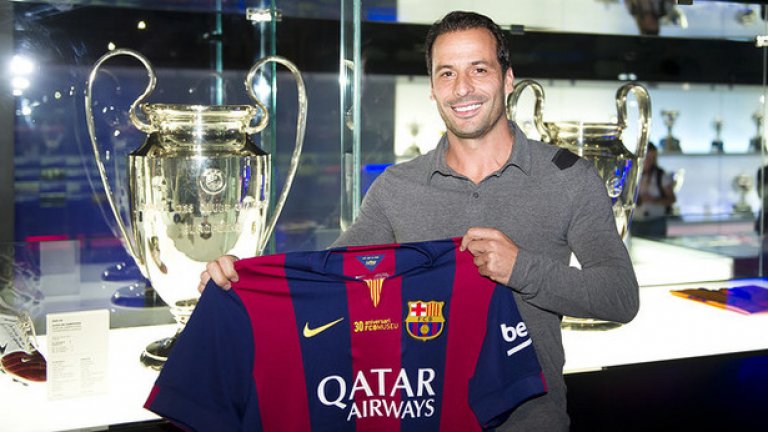 Людовик ЖюлиПрез 2004-а бе разочарован да загуби финала с Монако срещу Порто, но 2 години по-късно нещата дойдоха на място с Барса. Вкара и решителни голове, като този, донесъл победата над Милан по пътя към финала. Премина в Рома година по-късно, а днес е анализатор за френски тв канал, който излъчва Шампионската лига.
А, да - и още играе! За аматьорския Монт д`ор Азерг.