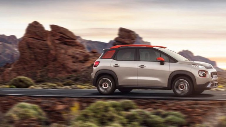 Citroen C3 Aircross 
Този SUV на Citroen получи 171 точки и се отличава пред конкурентите си със свежото си излъчване. Оборудван е със системи за по-голям контрол върху управлението Grip Control и Hill Assist Descent. Предлага се както с бензинов, така и с дизелов двигател във варианти от 80 до 130 конски сили. Ускорява от 0 до 100 км/ч за 9,3 секунди.