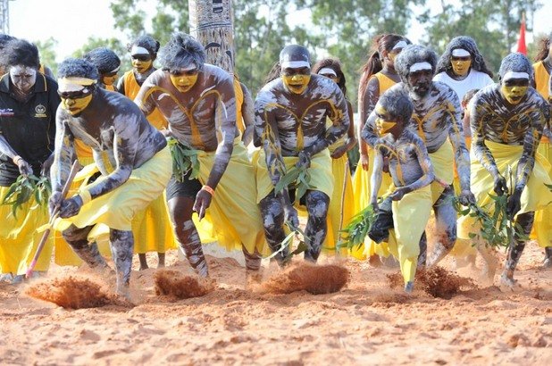 В Австралия коренното население Йолнгу (Yolngu) празнува Фестивала Гарма (Garma Festival)