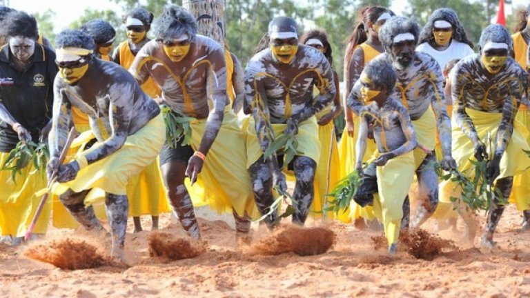 В Австралия коренното население Йолнгу (Yolngu) празнува Фестивала Гарма (Garma Festival)