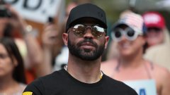 Лидерът на Proud Boys Енрике Тарио беше осъден за унищожаване на знаме на Black Lives Matter и за притежание на незаконни амуниции