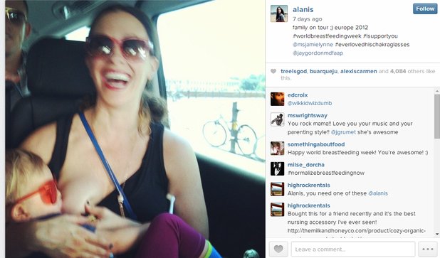 Канадската звезда Аланис Морисет може да кърми в колата и да публикува снимките, не спирайки да се смее