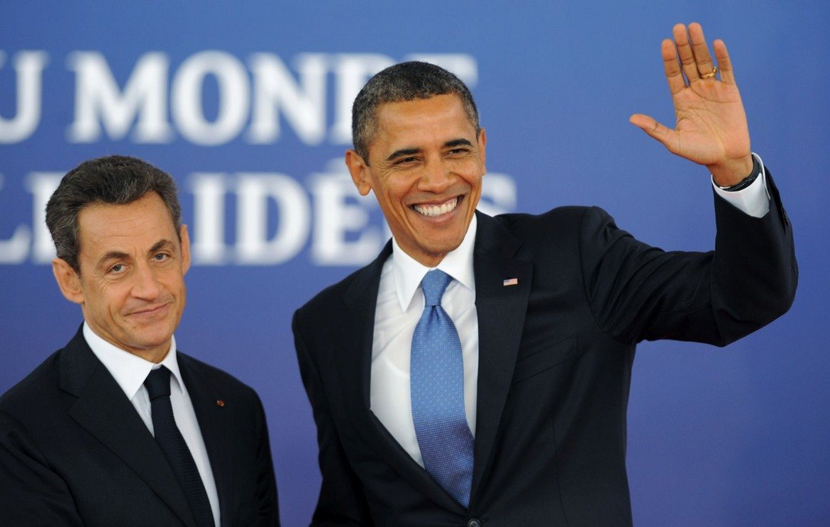 4. "Не мога да го понасям вече" (2011 г.)

Личен разговор между френския президент Никола Саркози и американския му колега Барак Обама е подочут от журналисти по време на среща на Г-20 във Франция. Малко преди пресконференция, репортери получават слушалки за симулантен превод, но им е казано да не ги включват, преди да е приключил разговорът на двамата лидери зад кулисите.

Няколко души обаче не се съобразяват с тези изисквания и чуват как Саркози говори на Обама за министър-председателя на Израел Бенямин Нетаняху.

"Не мога да го понасям вече, той е лъжец", казва Саркози. "На теб може да ти е писнало от него, но аз трябва да се занимавам с него всеки ден", отвръща Обама. 

В продължение на няколко дни във Франция никой не коментира разговора, но в крайна сметка Дан Израел от френския сайт Arret sur Images разказва за случилото се. Разговорът е отражение на обтегнатите отношения на Израел както с Франция, така и със САЩ по онова време.