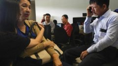 Мениджърът на AirAsia Тони Фернандес обяви, че компанията е готова да осигури на близките на изчезналите пасажери всичко, от което имат нужда в следващите дни.