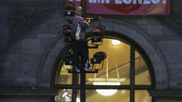 Градът на "Бийтълс", разбира се, е луд и по футбола. А след такава нощ като онази отпреди 10 години, на улиците за парада бе излязъл целият град.