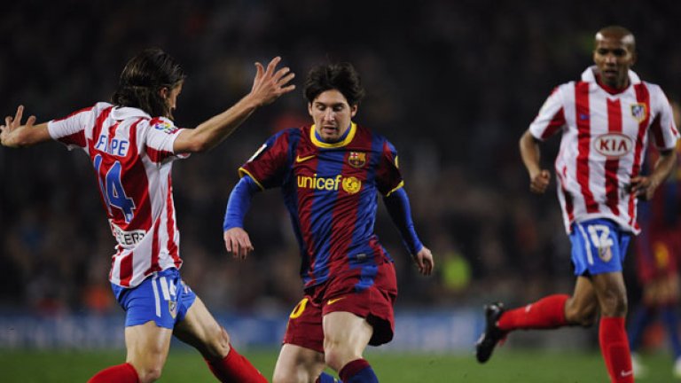 Барселона сбърка срещу Валенсия в сряда, а в събота на Лео Меси и компания им предстои ново тежко изпитание - срещу "червено-белите" от Атлетико (Мадрид)